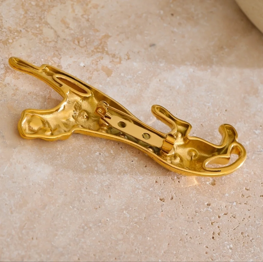 NWOT Gold Leopard Brooch with Rhinestones